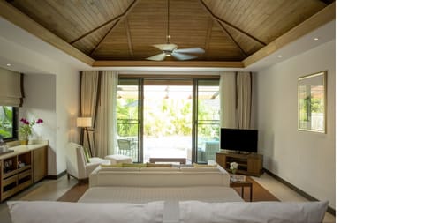 32-inch flat-screen TV with satellite channels, TV, table tennis