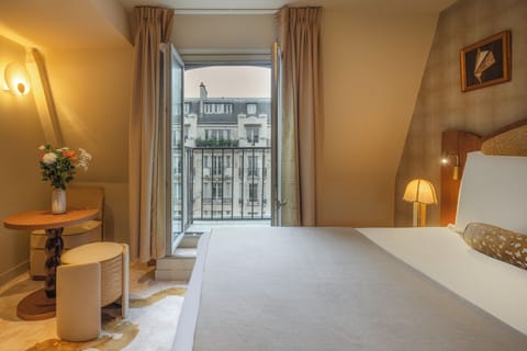 Chambre Classique Vue Tour Eiffel | Premium bedding, in-room safe, blackout drapes, soundproofing