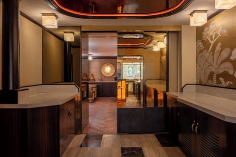 Cocktail bar