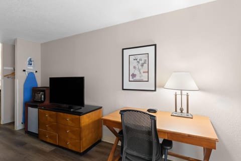 Suite, 1 Bedroom, Non Smoking | Jetted tub