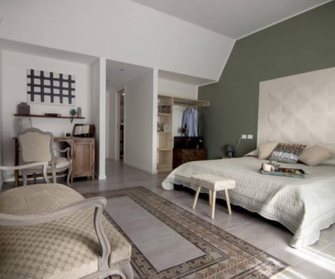 Suite | Premium bedding, desk, soundproofing, iron/ironing board