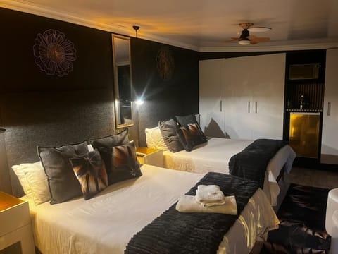 Luxury Studio Suite, Multiple Beds, Microwave, Garden View | 1 bedroom, individually decorated, blackout drapes, free WiFi