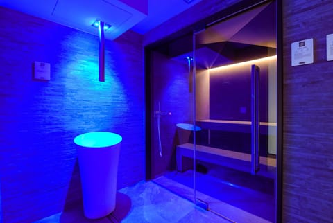 Steam room 