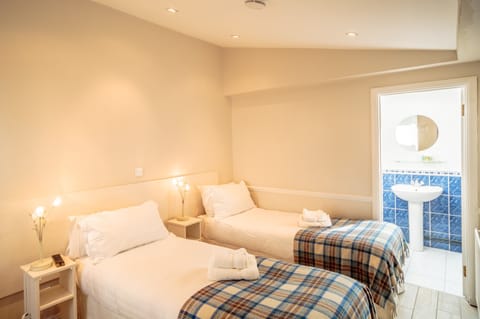 Standard Twin Room | Individually furnished, desk, free WiFi, bed sheets