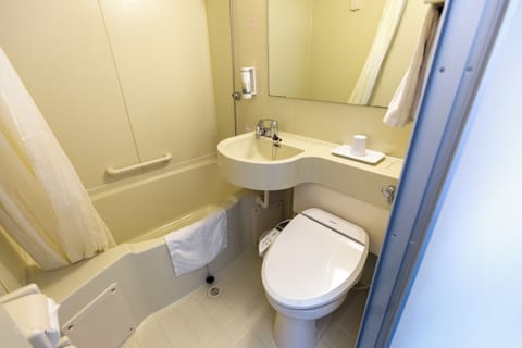 Combined shower/tub, deep soaking tub, rainfall showerhead, hair dryer