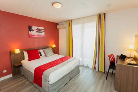 Comfort Studio, Balcony | Premium bedding, individually furnished, desk, blackout drapes