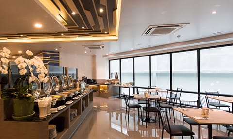 Daily buffet breakfast for a fee