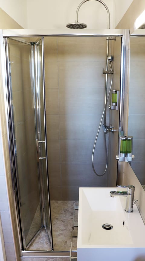 Room, Oceanfront | Bathroom | Bathtub, free toiletries, hair dryer, towels