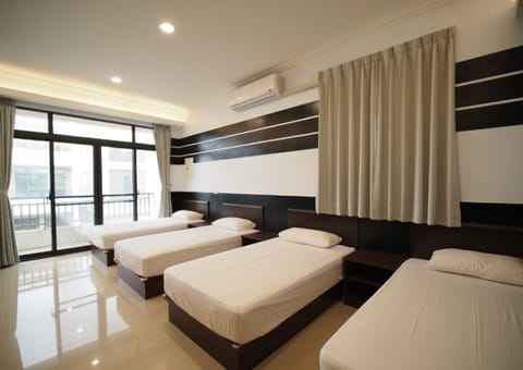 Studio | Blackout drapes, free WiFi, bed sheets
