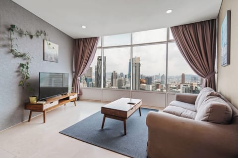 Two Bedroom Apartment | 2 bedrooms, individually decorated, individually furnished, desk