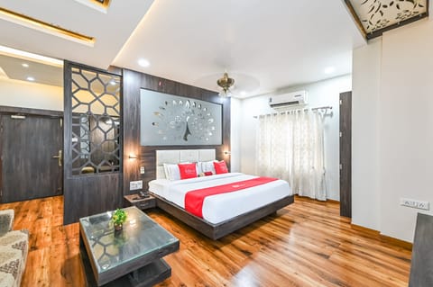 Double Room | 1 bedroom, minibar, in-room safe, desk