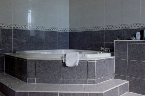 Executive Double Room, 1 Bedroom | Jetted tub