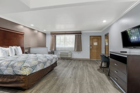 Pillowtop beds, desk, soundproofing, iron/ironing board