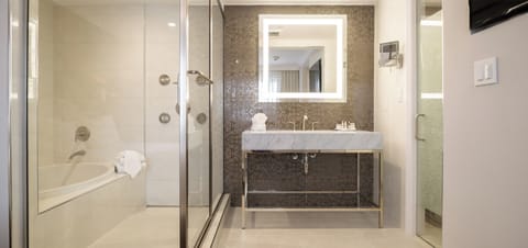Junior suite | Deep soaking bathtub