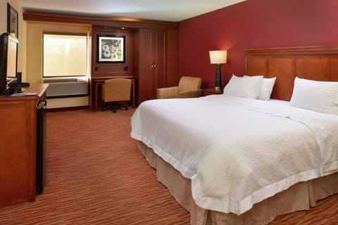 Premium bedding, in-room safe, desk, laptop workspace