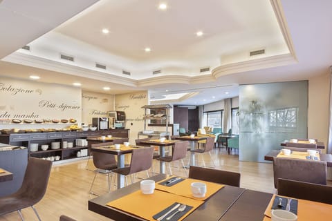 Daily buffet breakfast for a fee