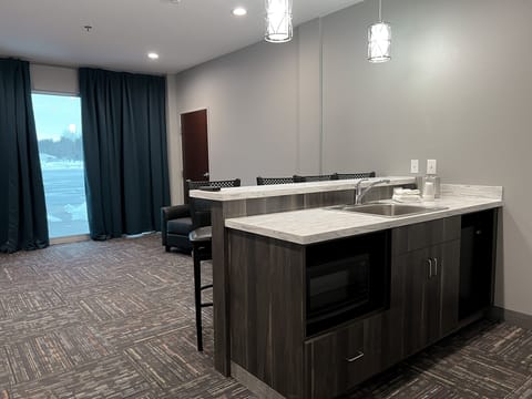 Two Bedroom Premier (Waterpark and Fun Center is closed every Monday and Tuesday) | Hypo-allergenic bedding, down comforters, in-room safe