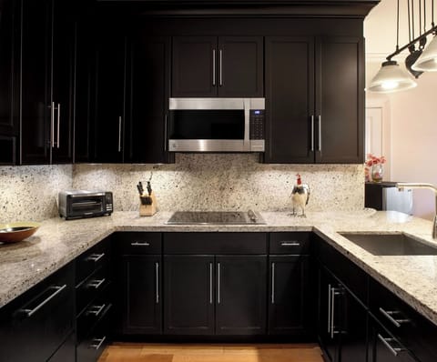 Cottage 3 | Private kitchen | Mini-fridge, coffee/tea maker