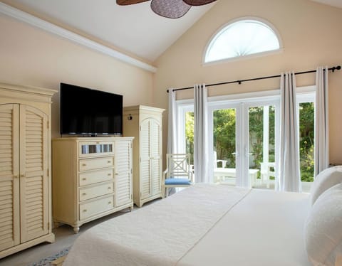 Cottage 1 | Egyptian cotton sheets, premium bedding, Tempur-Pedic beds, in-room safe