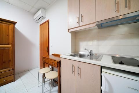 Superior Room, Garden View | In-room safe, desk, soundproofing, iron/ironing board