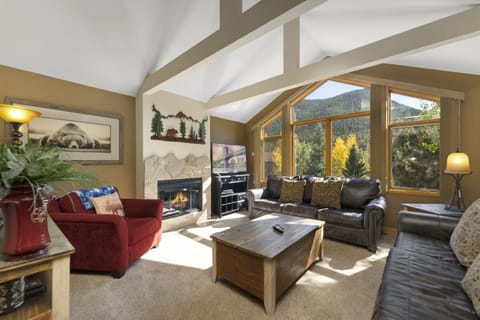 Townhome, 3 Bedrooms | Living room | Flat-screen TV