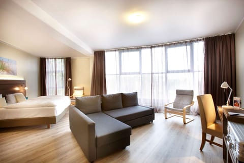 Junior Suite, 2 Twin Beds | Hypo-allergenic bedding, laptop workspace, blackout drapes, free WiFi