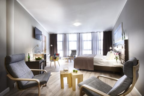 Junior Suite, 2 Twin Beds | Hypo-allergenic bedding, laptop workspace, blackout drapes, free WiFi