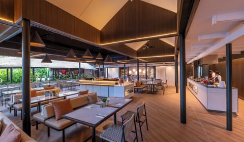 3 restaurants; breakfast, lunch, dinner, and brunch served