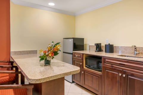 Pillowtop beds, in-room safe, desk, laptop workspace