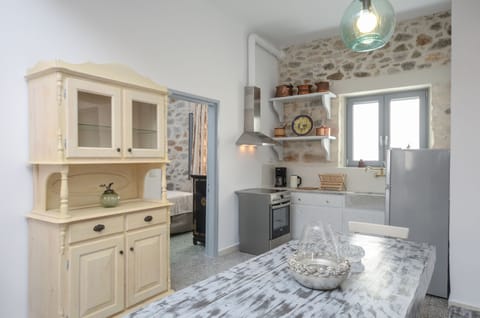 Superior House, Multiple Bedrooms, City View | Private kitchen | Fridge, coffee/tea maker, electric kettle