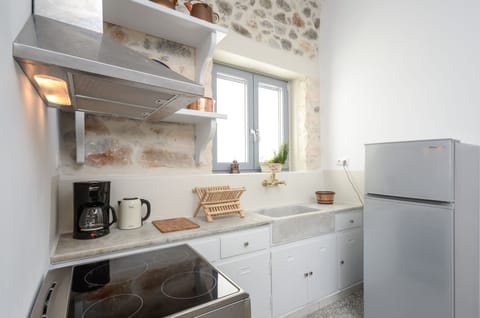 Superior House, Multiple Bedrooms, City View | Private kitchen | Fridge, coffee/tea maker, electric kettle