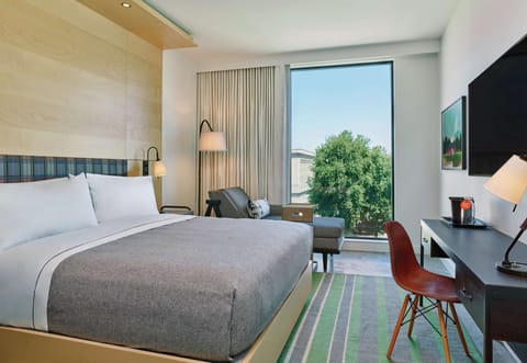 Premium bedding, in-room safe, desk, laptop workspace