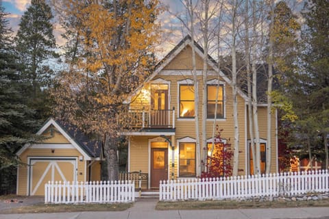 Front Exterior & Garage Parking