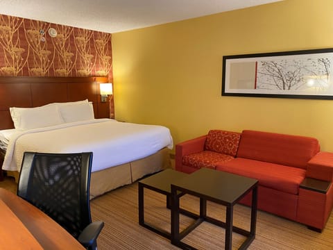 Laptop workspace, iron/ironing board, free WiFi, bed sheets