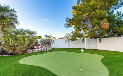 Putting green 