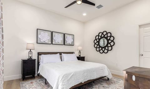 Master Suite 1 Full bathroom with Tub walk-in closet and 55inch Smart tv