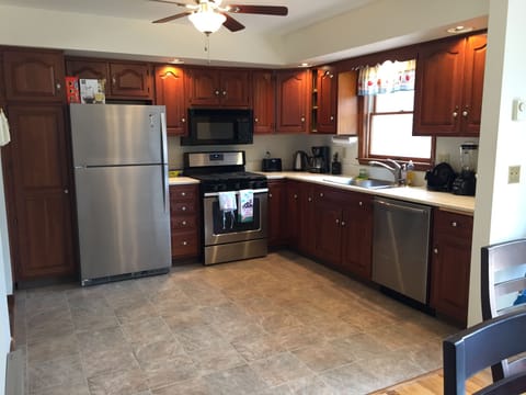 Fully equipped w/ new cooking/serving/dining sets, plus bake ware and glassware 