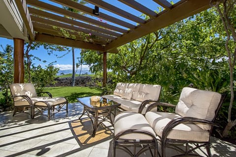 Comfy private lanai along the golf course