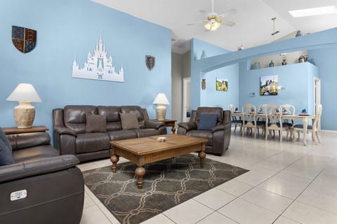 Beautifully furnished and an open floorplan.