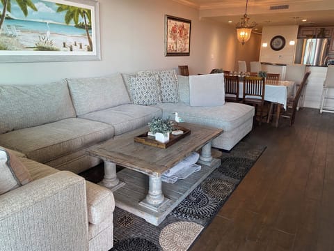 LIVING ROOM AND COMFY SOFA 