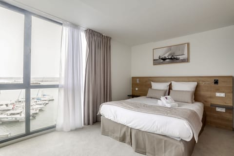 Comfort Room, Sea Facing | Desk, blackout drapes, free WiFi, bed sheets