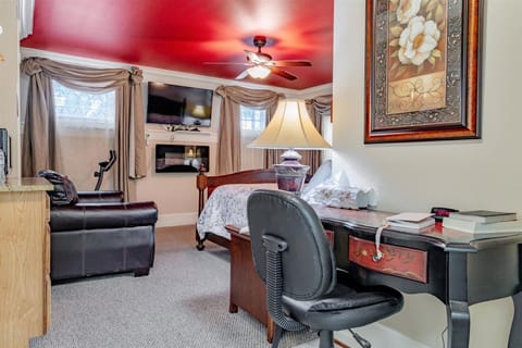 Queen Anne Suite  | Egyptian cotton sheets, premium bedding, Tempur-Pedic beds