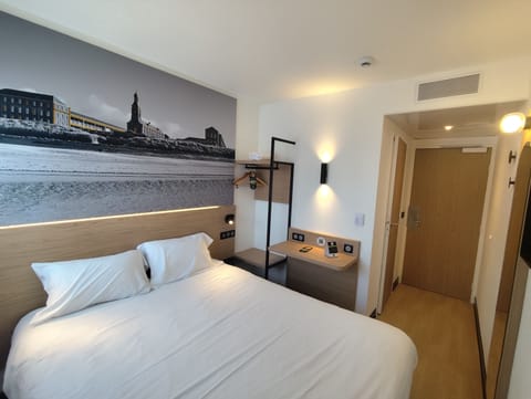 Desk, blackout drapes, WiFi (free), bed sheets