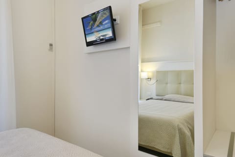 Single Room | Frette Italian sheets, Select Comfort beds, minibar, in-room safe