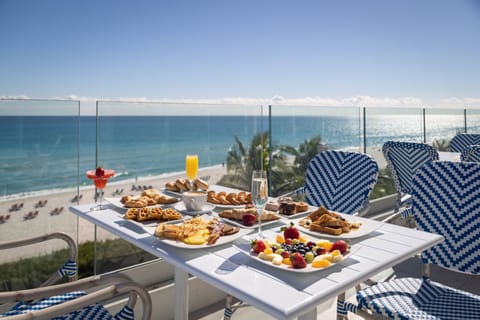 Breakfast, lunch and brunch served