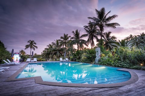 Outdoor pool, pool umbrellas, sun loungers