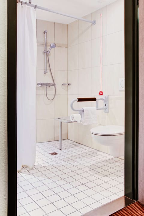 Standard Single Room | Bathroom | Shower, free toiletries, hair dryer, towels