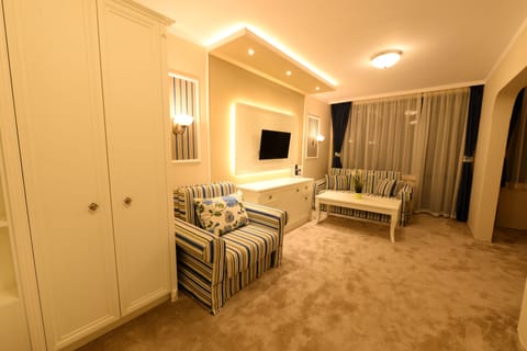 Family Suite, Balcony | Premium bedding, desk, free WiFi