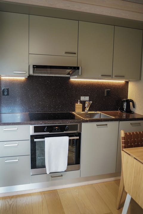 Aurora Honeymoon Suite | Premium bedding, minibar, in-room safe, soundproofing