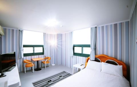 Deluxe Room, 1 Double Bed, Beach View | Free WiFi